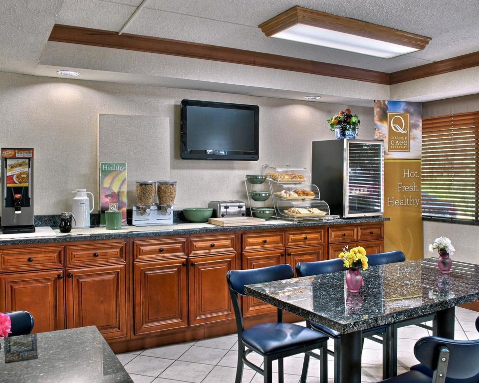 Quality Inn & Suites North Gibsonia Exterior photo
