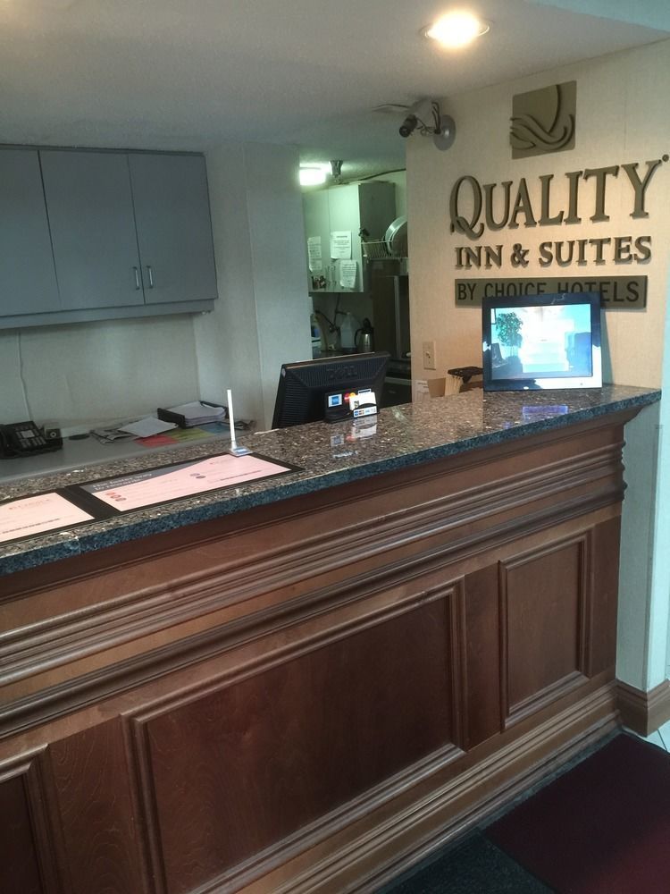 Quality Inn & Suites North Gibsonia Exterior photo